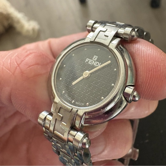 FENDI Black and Stainless Steal Timepiece FUNCTIONAL AUTHENTIC - Picture 12 of 13